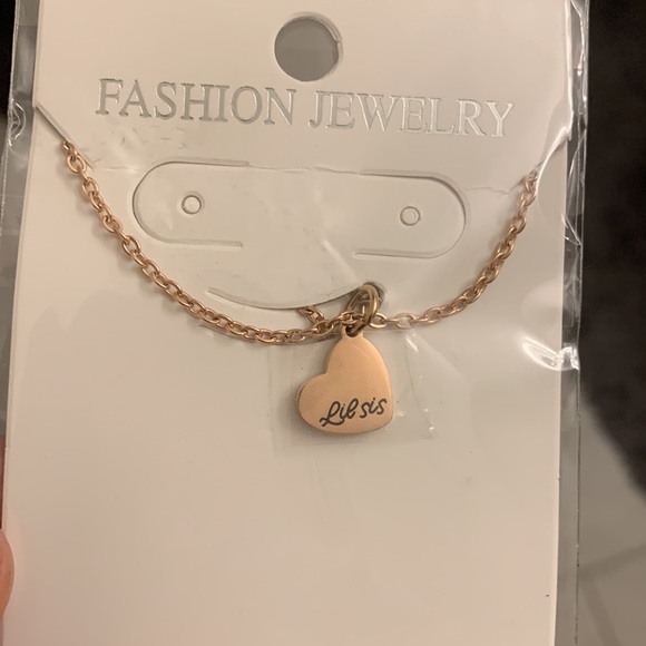 Lil Sis gold heart necklace - Picture 4 of 7